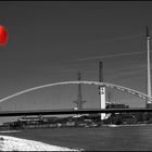 Le ballon orange in Duisburg - Brücke der Solidarität