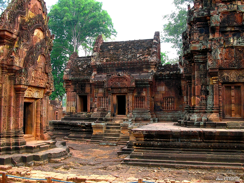 Le Banteay Srei. ( site d' Angkor )