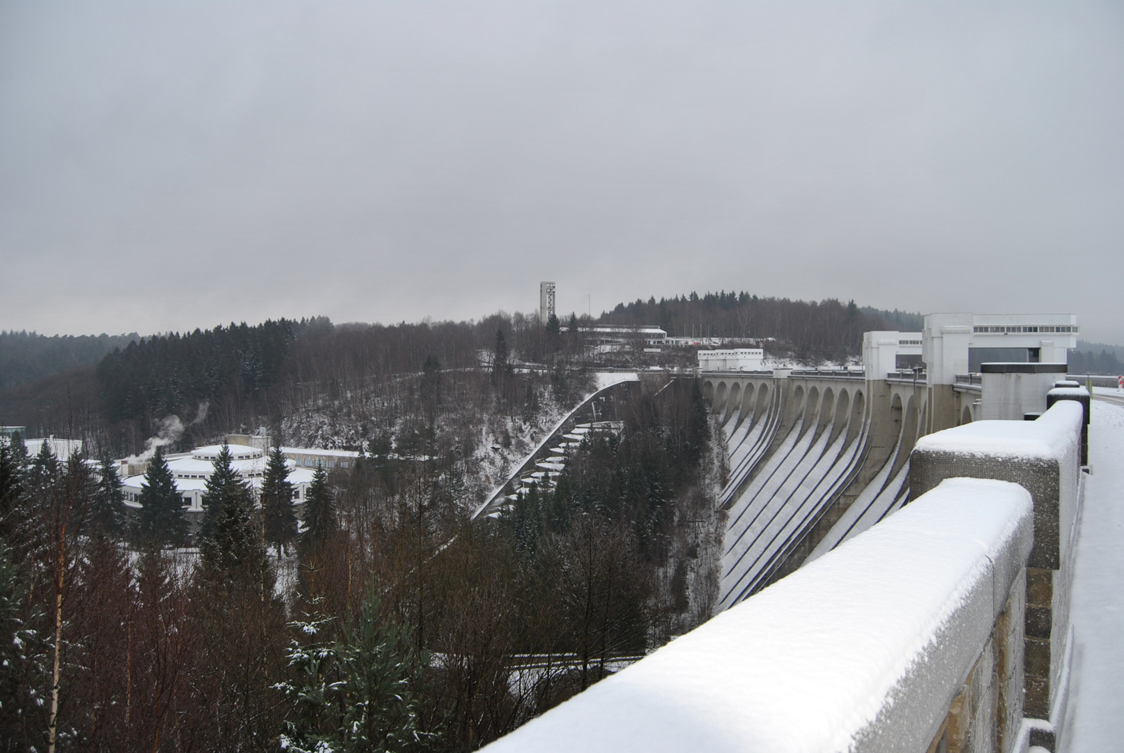 Le barage sous la neige - Die talsperre im schnee