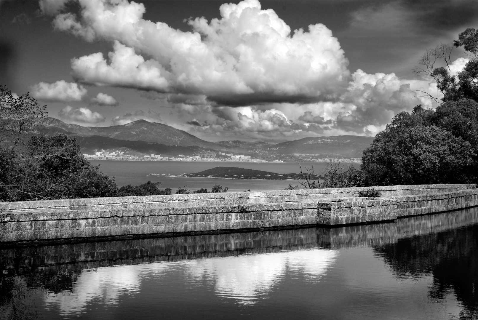 Le barrage des forçats au pénitencier de Coti Chiavari