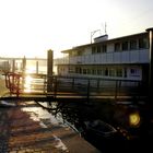 Le bateau France Télévisions à quai sur la Seine