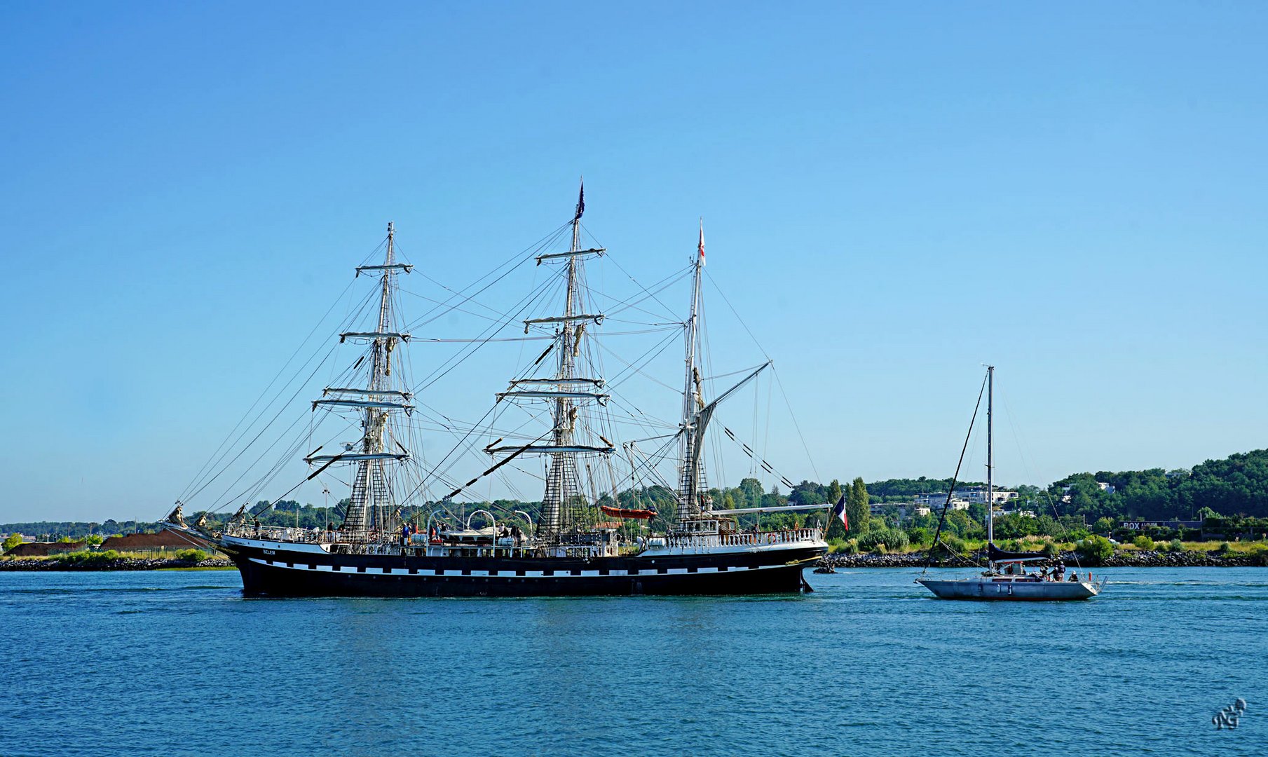 Le Belem quitte Bayonne