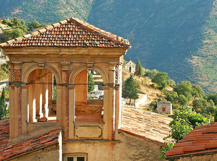 Le belvedere d'Eleonore . village de LAMA . (Corsica)