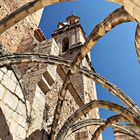 Le bleu du ciel à travers les arches