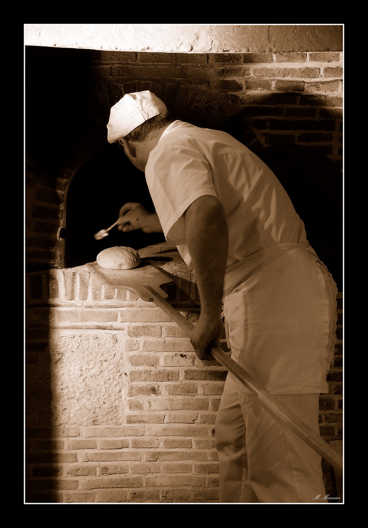 Le boulanger dans son fournil