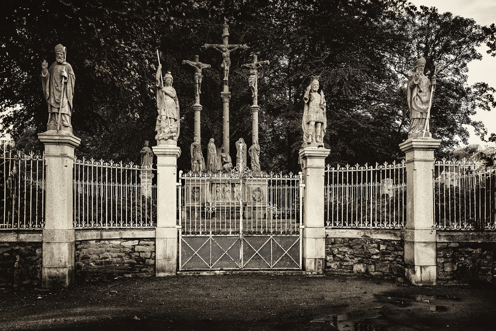 Le calvaire de réparation in Tréguier 01