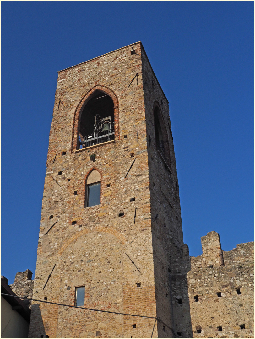 Le campanile de l’entrée du Château de Moniga del Garda