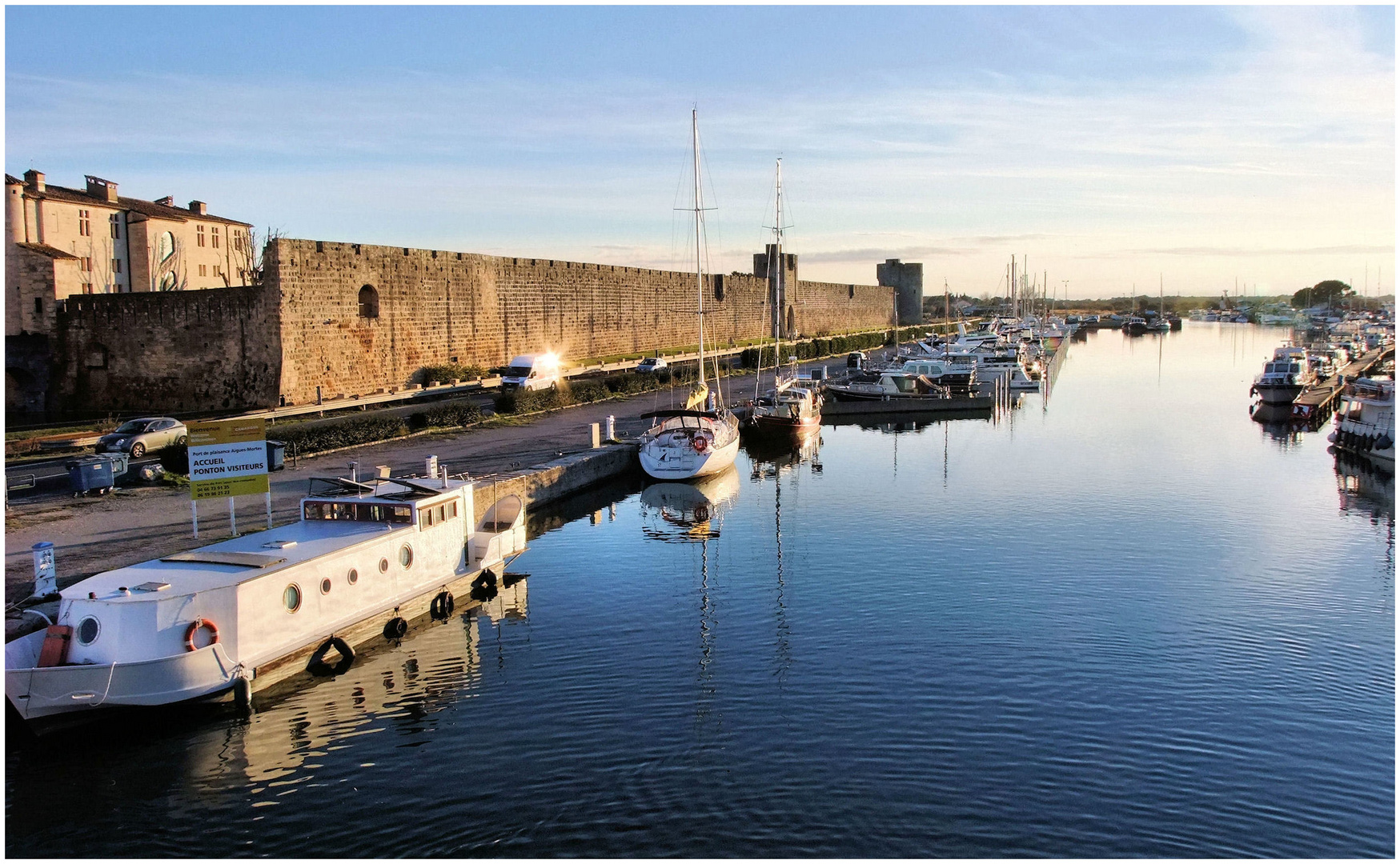 Le canal d'Aigues-Mortes