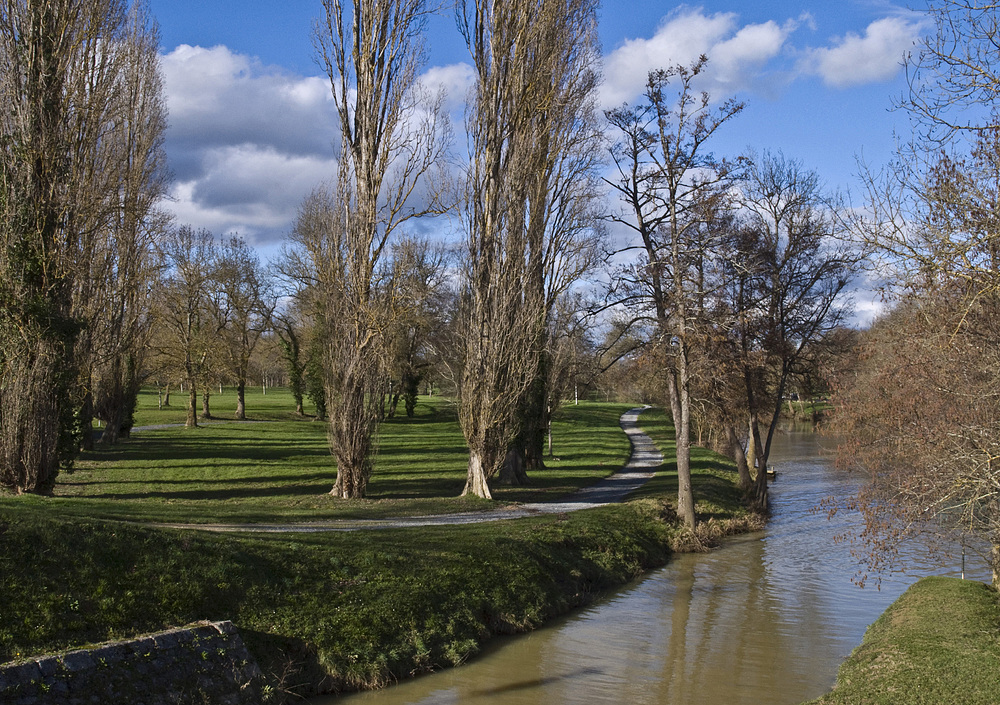 Le canal de la Baïse près de l’écluse de Gauge (Condom) en hiver