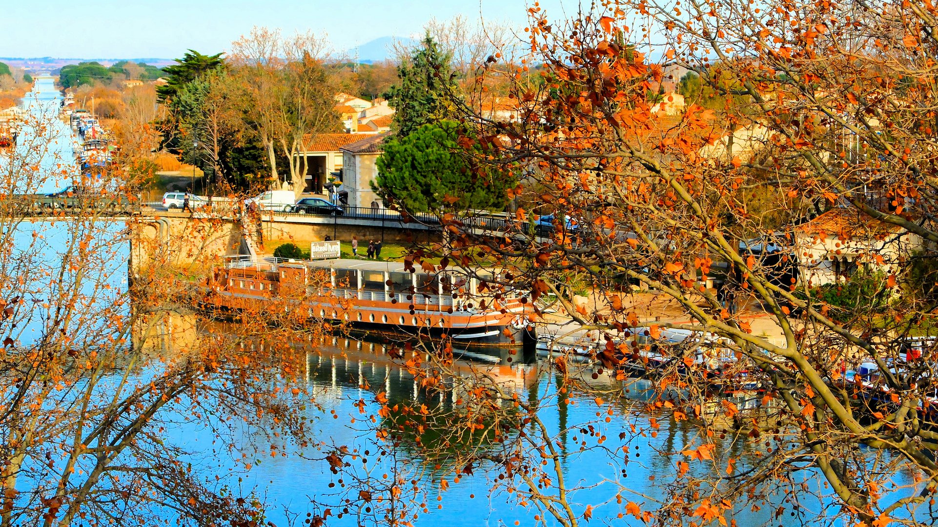 Le canal du Rhône à Aigues-Mortes (2)