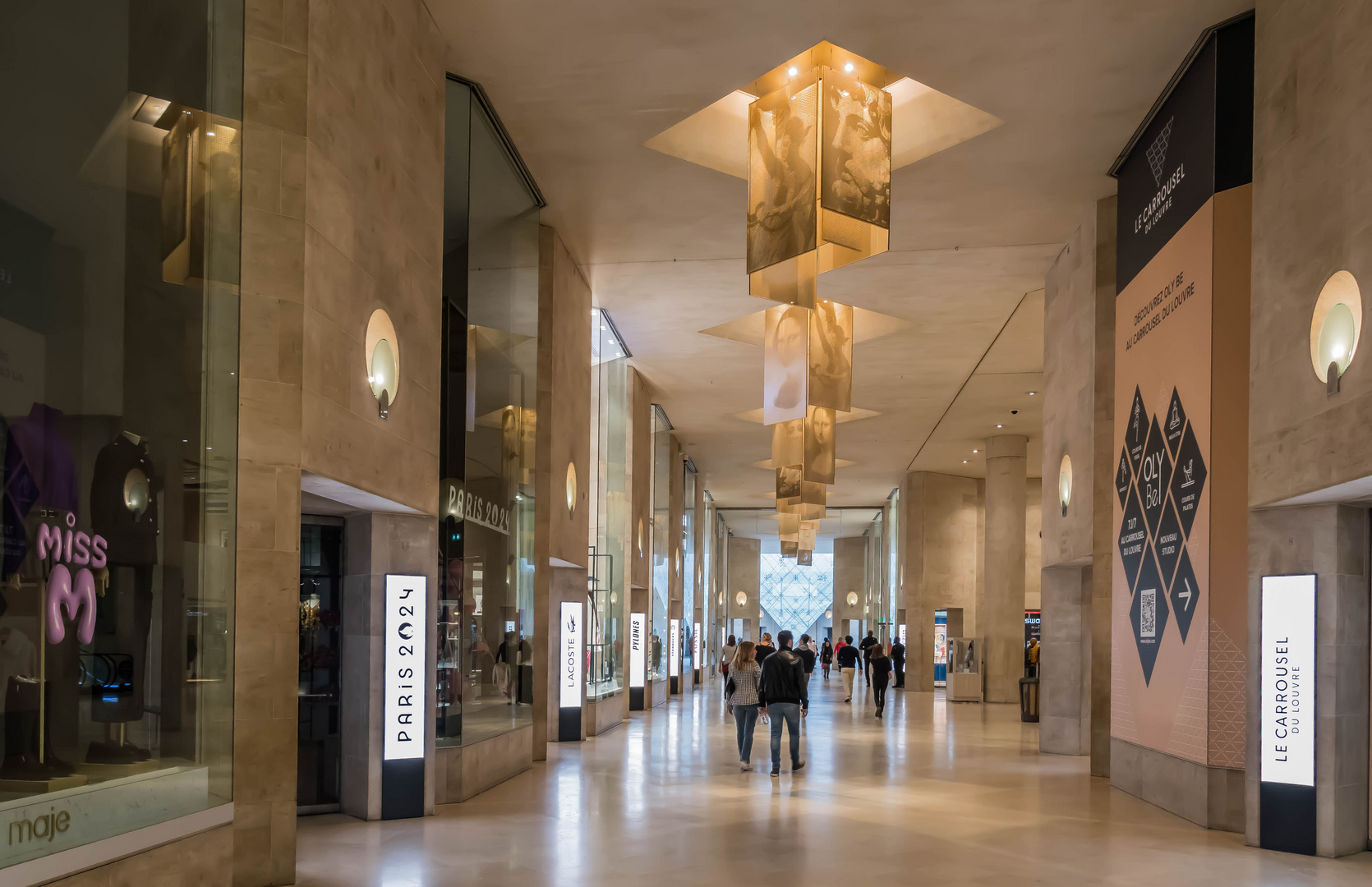 LE CARROUSEL DU LOUVRE