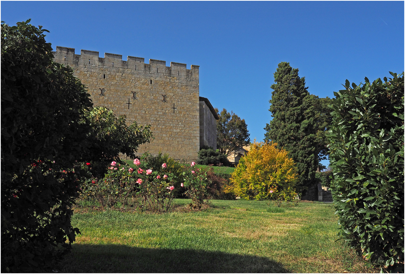 Le charme d’un village du Gers à l’automne