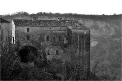 Le chateau de Balazuc vu du chemin royal