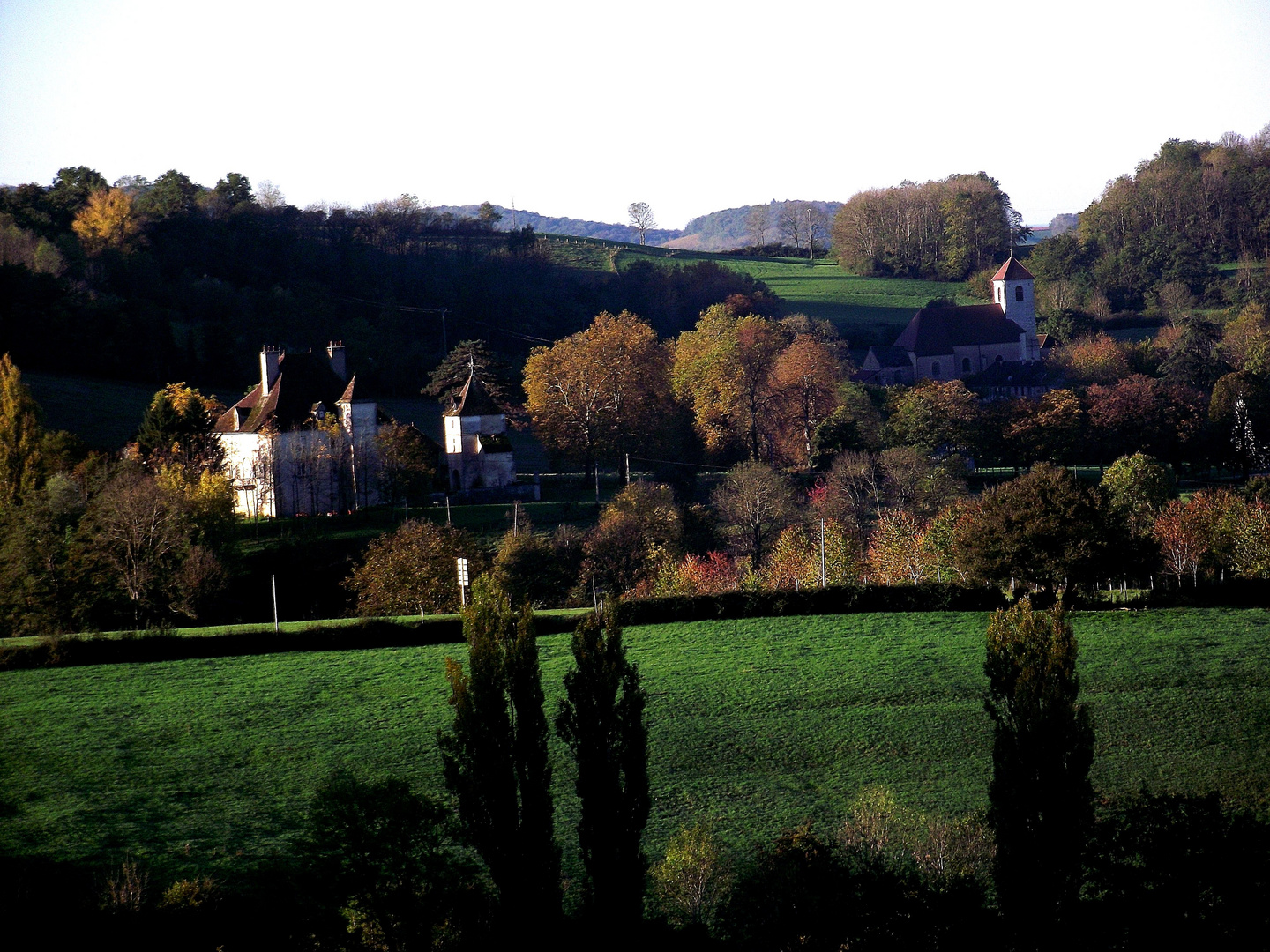 LE CHATEAU ET L EGLISE DE SAINT LAMAIN (JURA) photo et image paysages