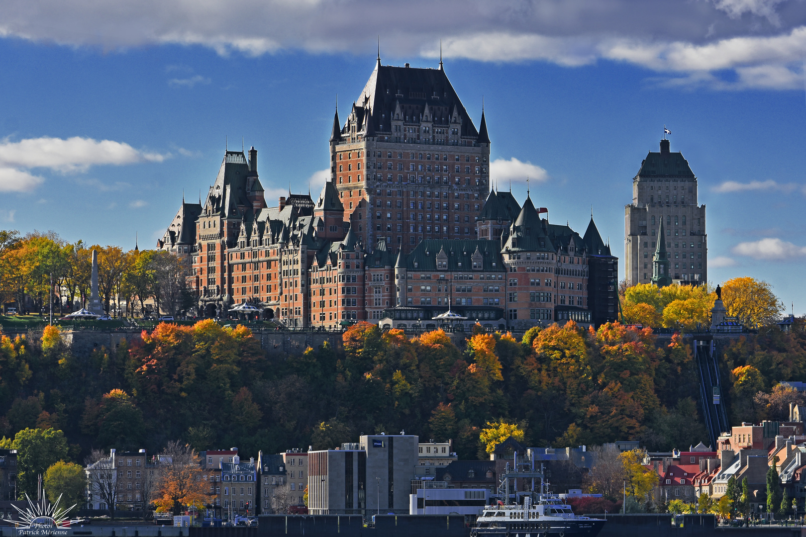 LE CHATEAU FRONTENAC. QUÉBEC