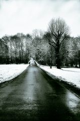 Le chemin (70); ...... mène à un petit village 