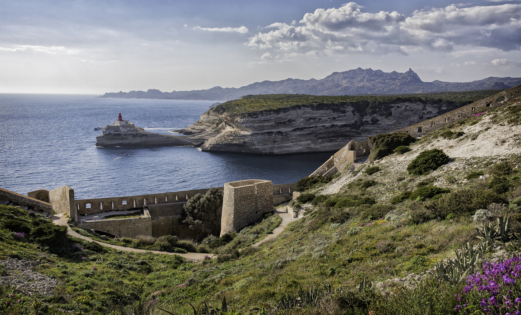 Le chemin de ronde . Bonifacio