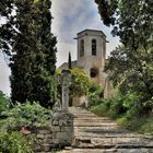 le chemin qui mène à l'église