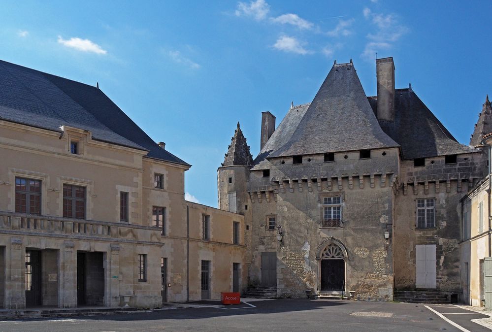 Le Château de Barbezieux – Charente  (XVème)