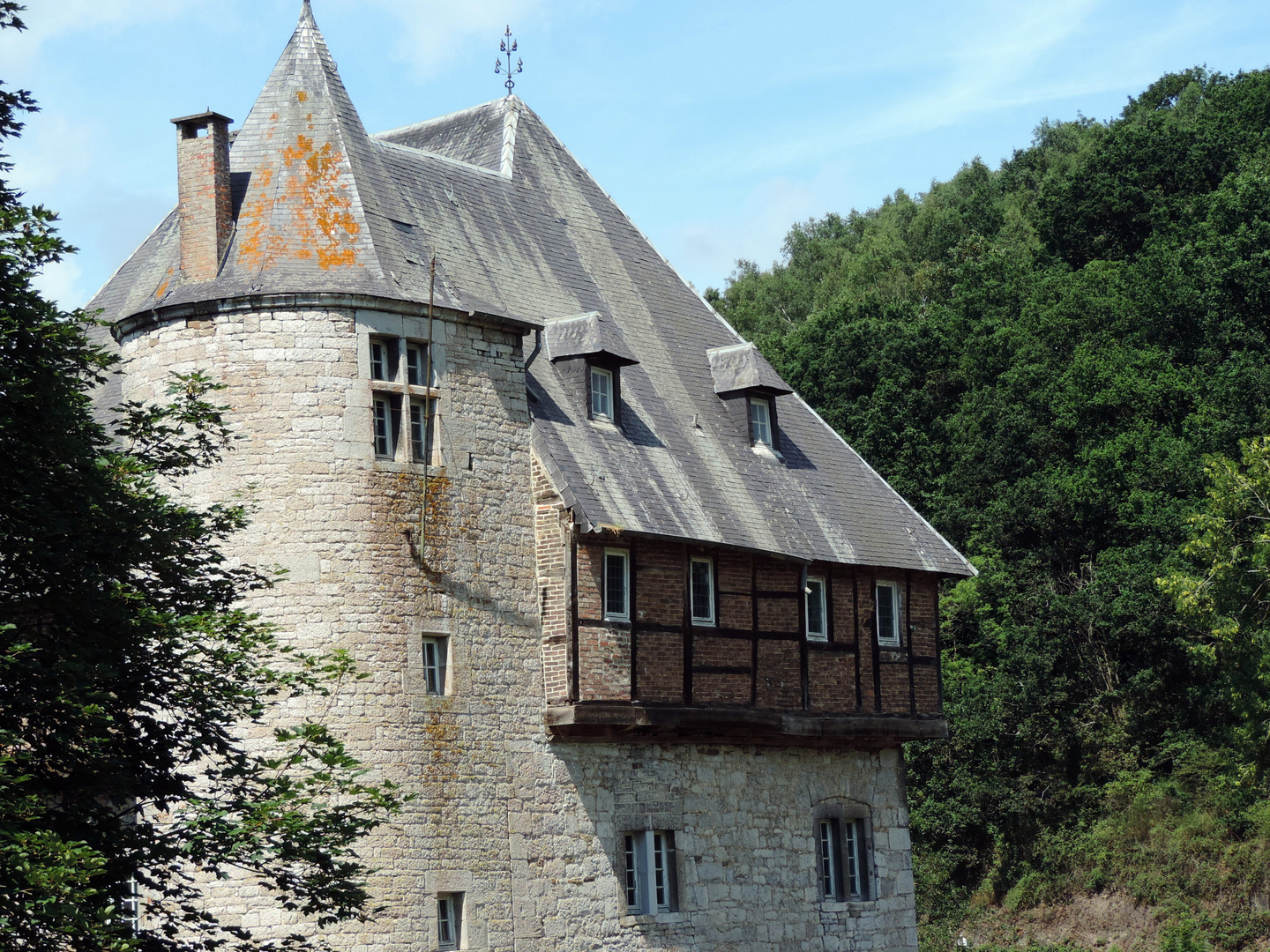 Le Château de Crupet XI e S.