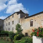 Le Château de Fourcès au bord de l‘Auzoue