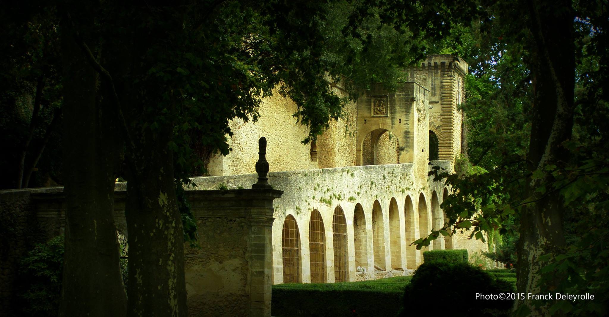 Le château de la Barben (2)