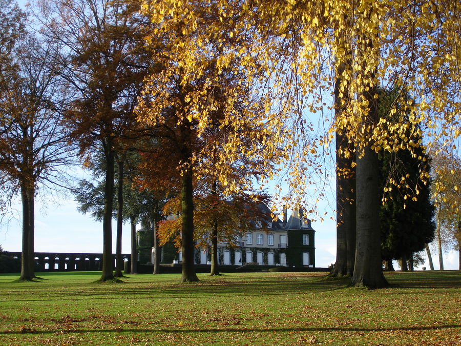 Le château de La Hulpe en automne