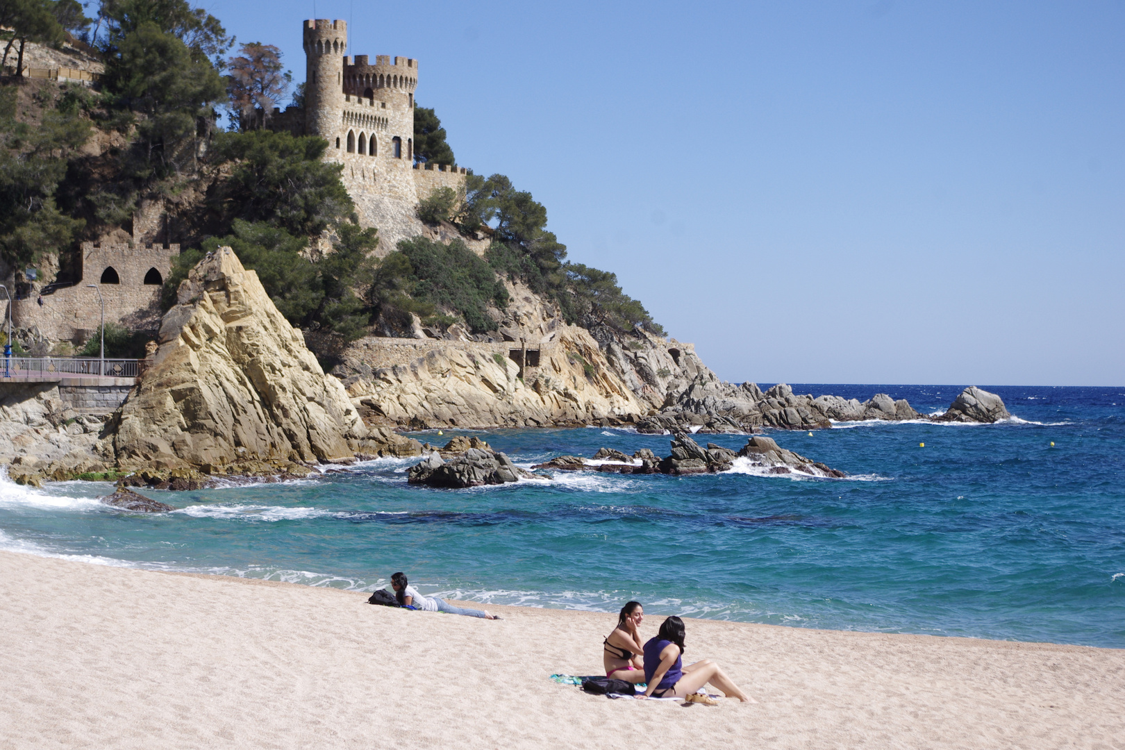 Le château de Lloret de Mar.... plage de Sa Caleta