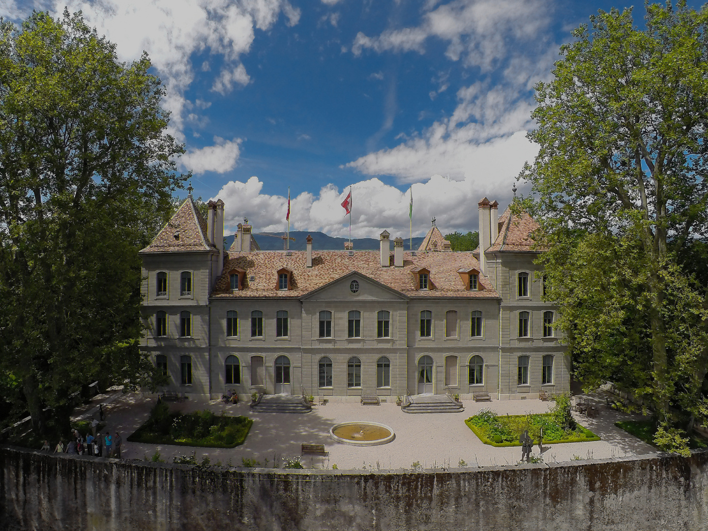 Le Château de Prangins, la façade côté lac Léman