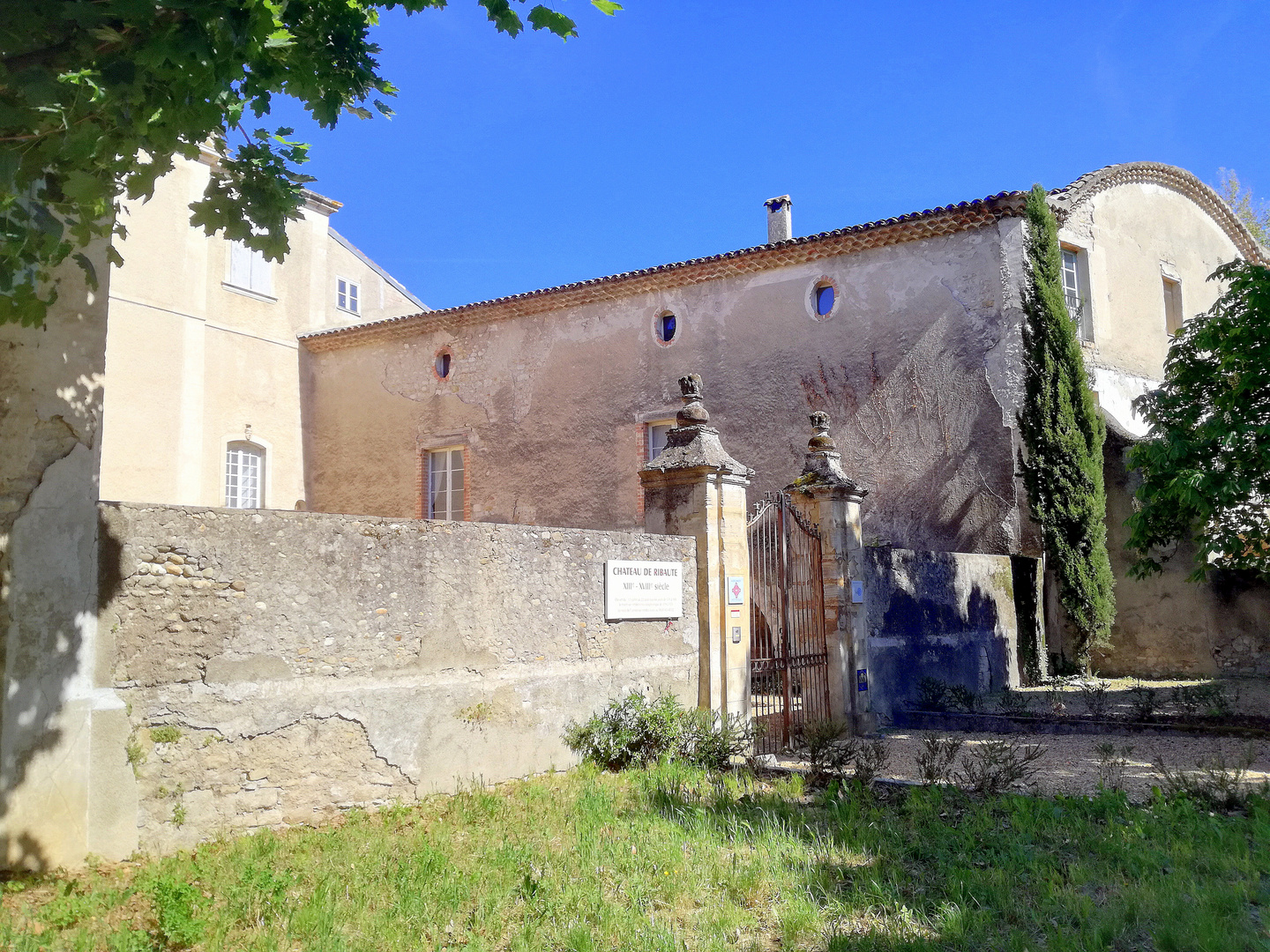 Le château de Ribaute les Tavernes, Gard