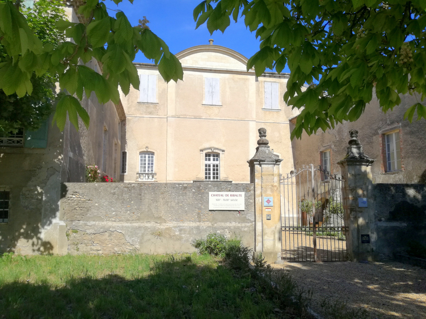 Le château de Ribaute les Tavernes, Gard