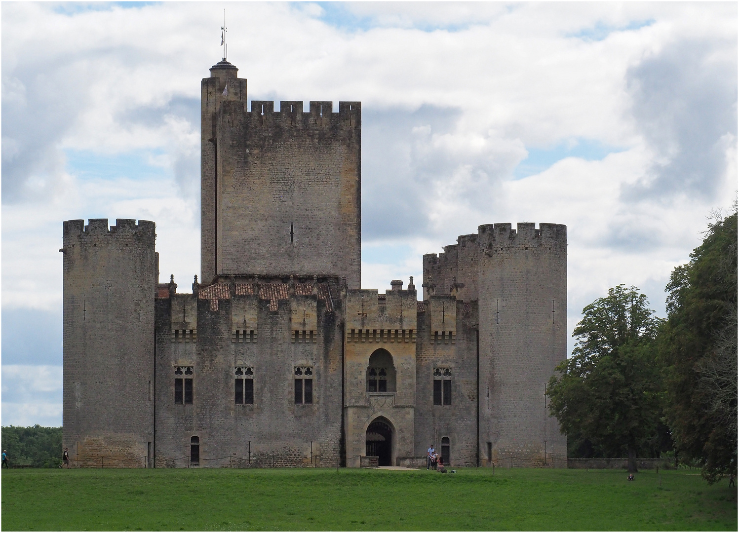 Le Château de Roquetaillade (Gironde) photo et image | burg, frankreich ...