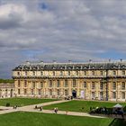 Le château de Vincennes et la sainte chapelle .