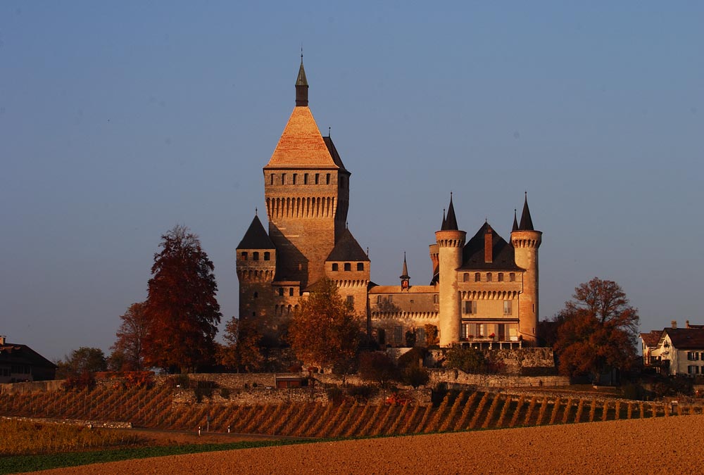 Le Château de Vufflens un soir d'automne