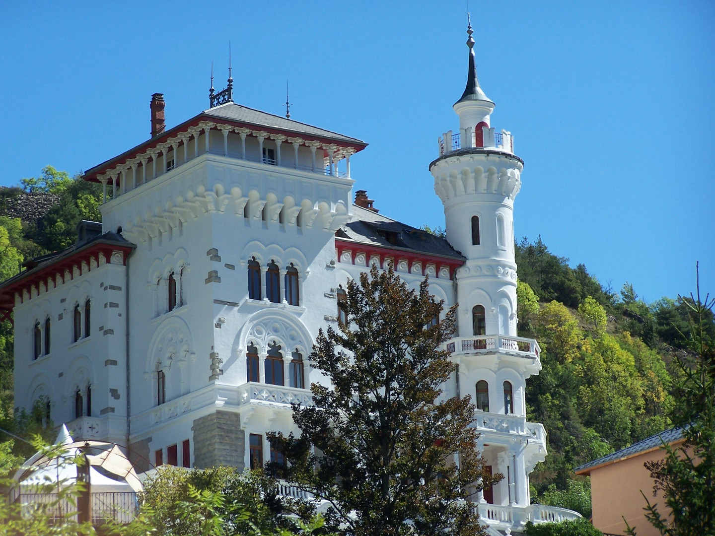 Le château des Magnans, sur la commune de Jausiers, près de Barcelonnette (04) 