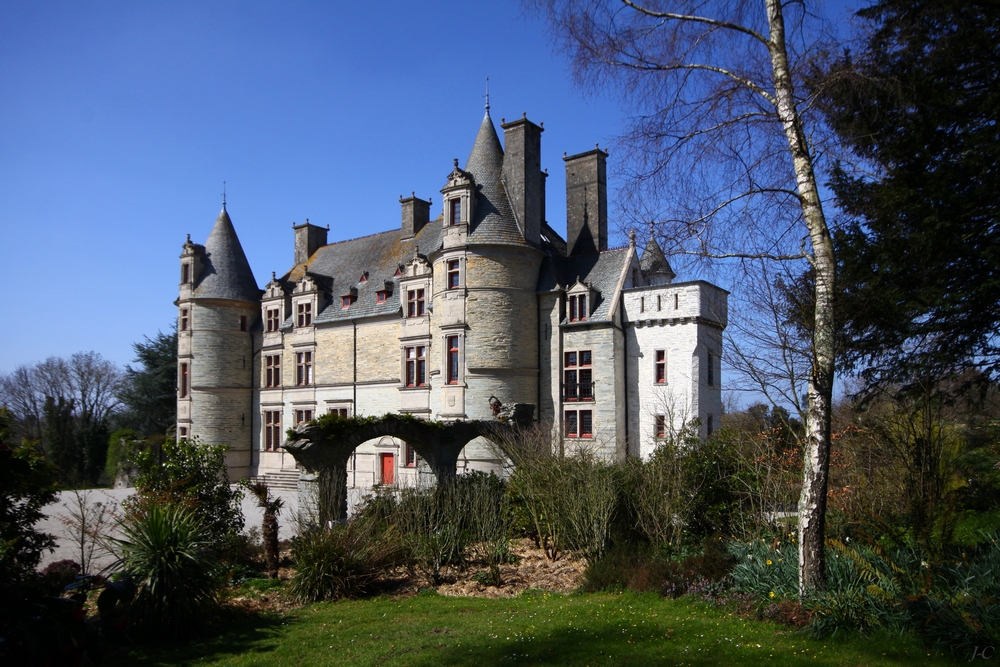 " Le château des Ravalet "