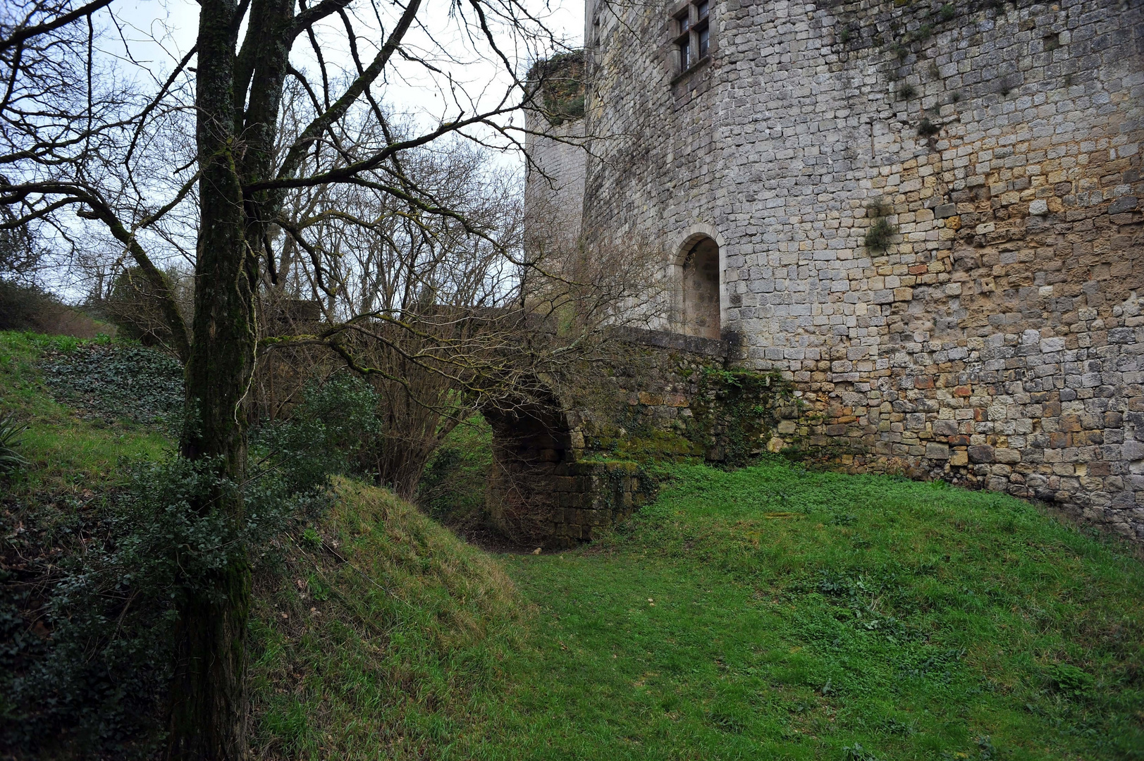 le château langoiran (33) , le pont arrière !