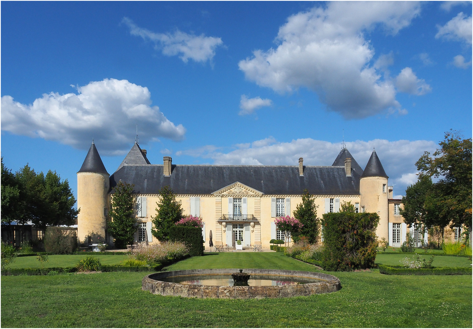 Le Château Suduiraut vu des jardins le Nôtre