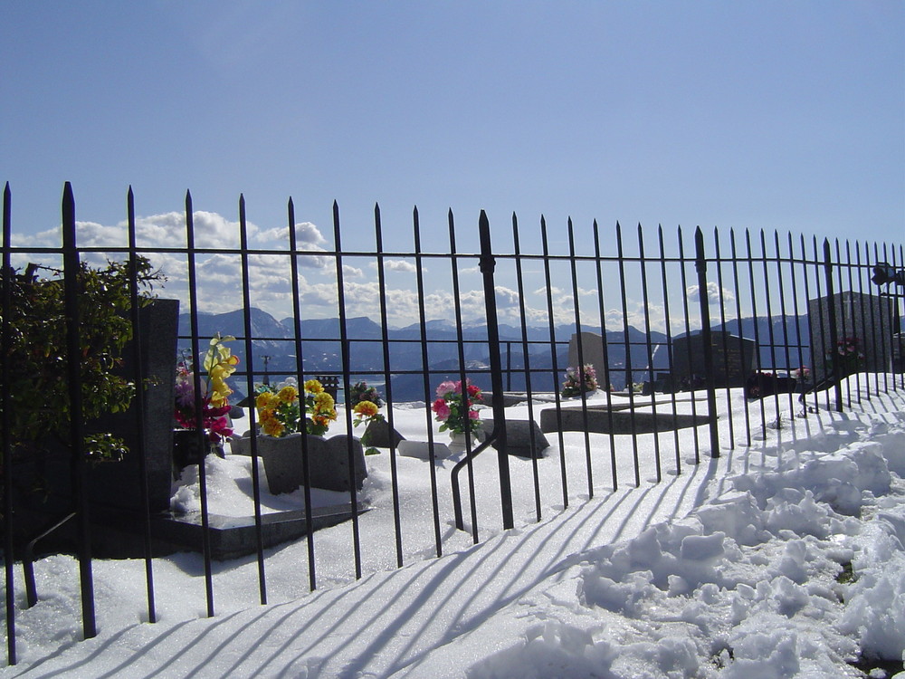 Le cimetierre sous la neige.