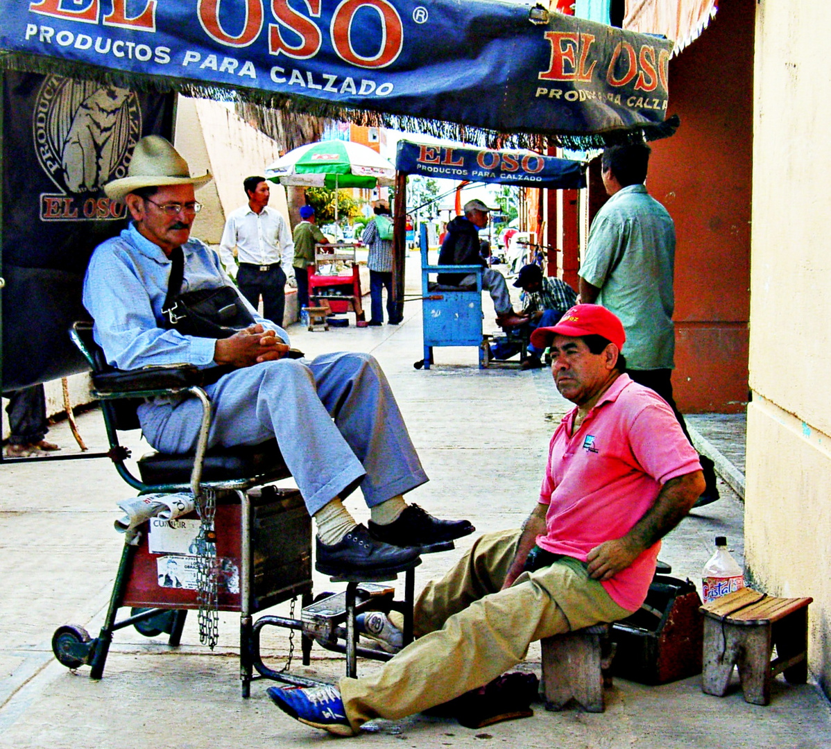 le cireur de chaussures fait la pause