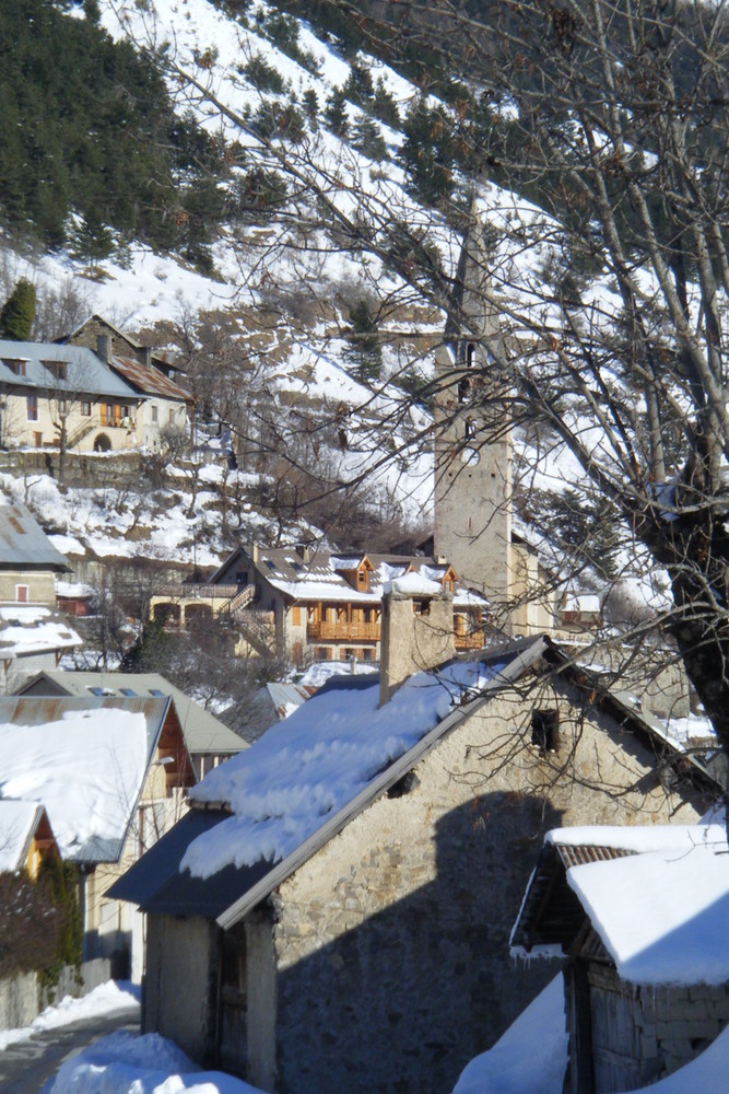 Le clocher de l'Eglise de Réallon Hautes Alpes)