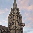 Le clocher de Notre-Dame des Martyrs Anglais et son horloge double face  --  Cambridge