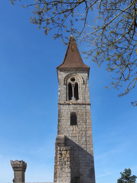 Le clocher décalé de l‘Eglise Saint-Vincent de Lamontjoie