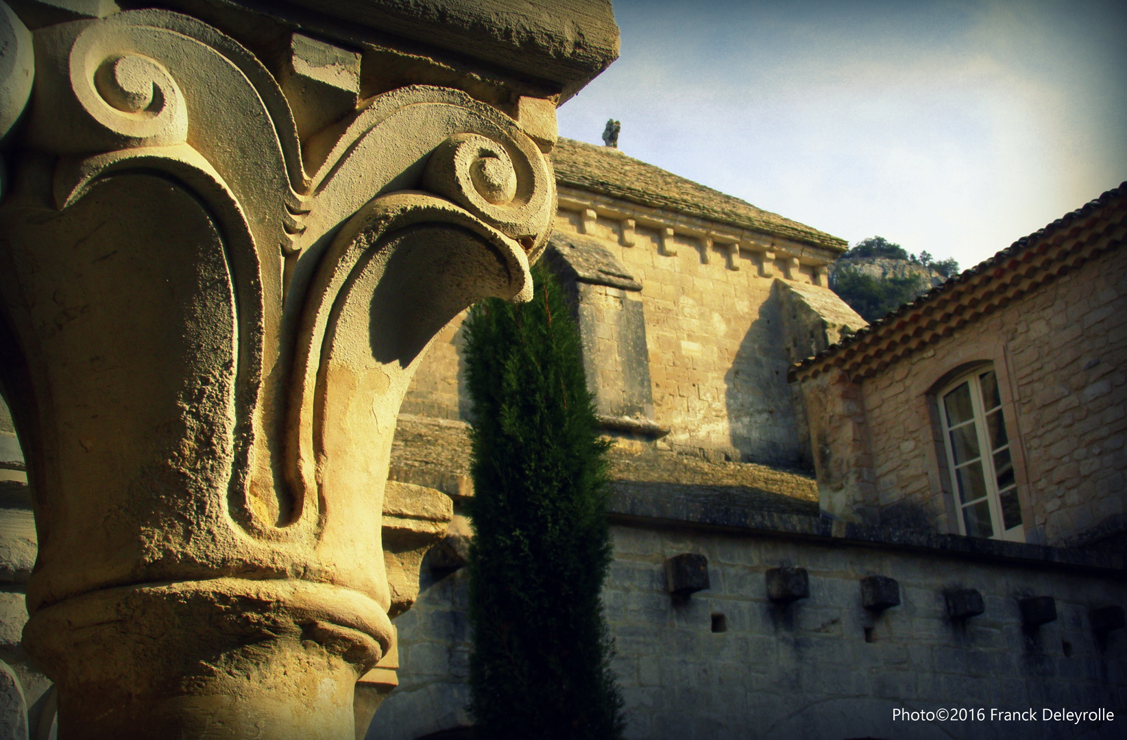 Le cloître de l'abbaye de Senanque