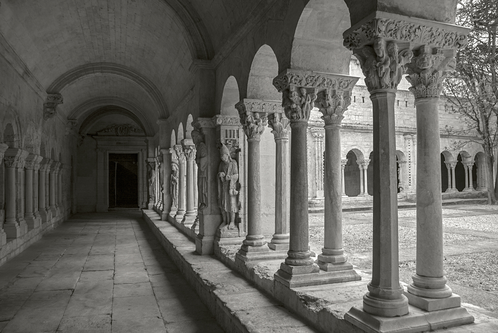 Le cloître