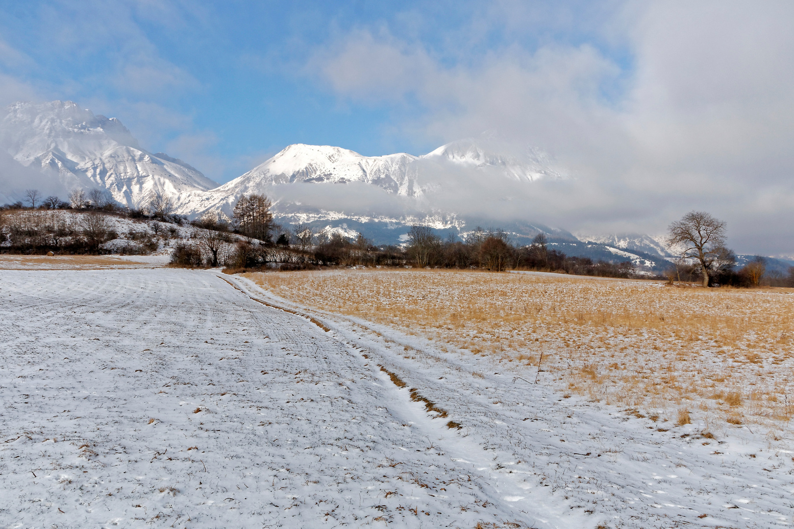 Le " Col du Noyer "  ( 1664m ) dans les Hautes-Alpes...