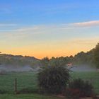 Le côté ouest de la campagne au lever du soleil