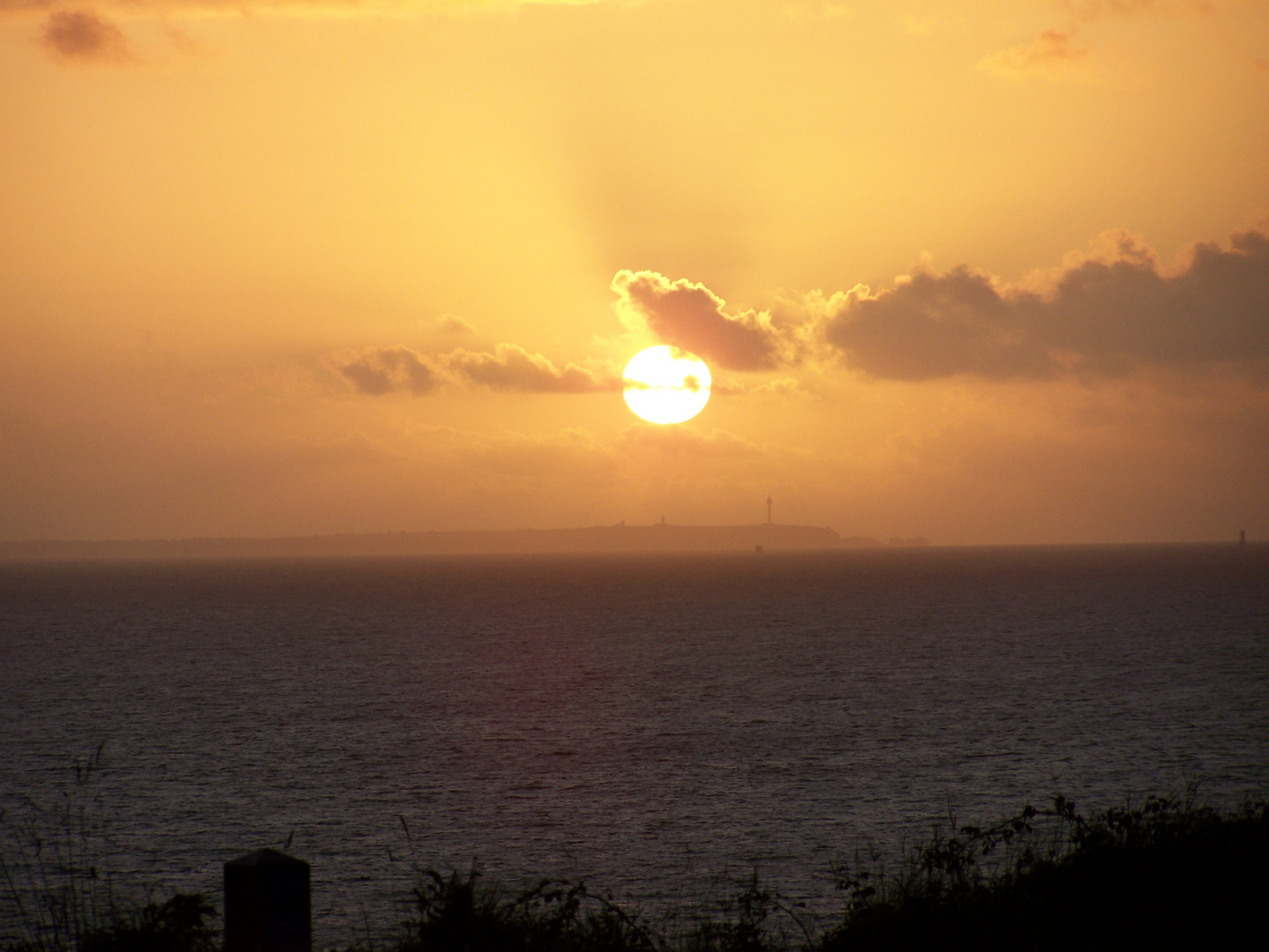 le coucher de soleil - Vue sur l'île d'Ouessant