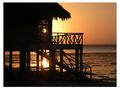 le coucher du soleil sur le sable de Chale Island von laura fogazza 