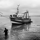 le crotoy.bateau en approche pour nettoyage